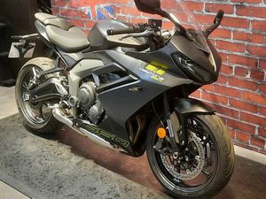 TRIUMPH DAYTONA 660 - A2 DE 07/25 - 1040 KM