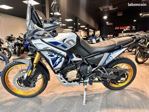 VOGE DS 800 RALLY NEUVE BLANC BLEU