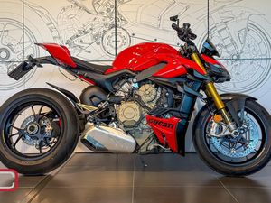 DUCATI STREETFIGHTER V4 S • 2024