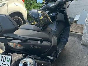 YAMAHA T-MAX 530