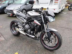 TRIUMPH STREET TRIPLE 765 RS