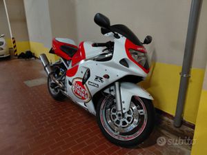 SUZUKI GSXR 600 K2