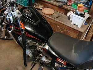 MOTO KAWASAKI 600 ÉLIMINATOR