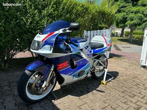 GSXR SRAD 750