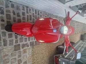 ② VESPA 946 RED