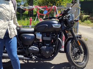 TRIUMPH BONNEVILLE T100 BLACK