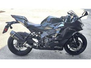 KAWASAKI NINJA ZX-14R NINJA ZX-4R CON SCARICO SPORTIVO ARROW + ACCESSORI NERO
