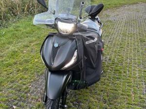 BEVERLY 400 DEEP BLACK 2024 15.000KM GARANTIE — MOTOREN | PIAGGIO — MARKTPLAATS