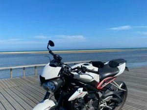 MOTO TRIUMPH STREET TRIPLE 765 R