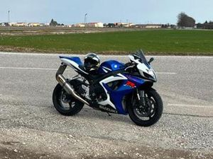 SUZUKI GSXR 750