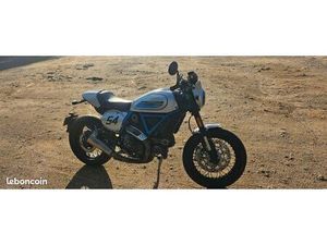 A SAISIR DUCATI SCRAMBLER 800 CAFÉ RACER