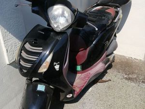 VENDS SCOOTER HONDA 125 PSI EN L'ÉTAT - PRIX À DÉBATTRE