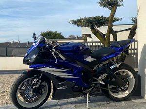YAMAHA R6