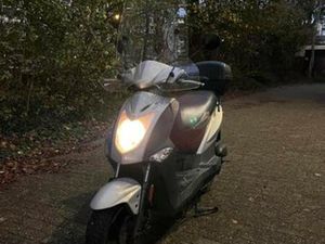 KYMCO AGILITY 50CC BJ2015 GEEL KENTEKEN — SCOOTERS | KYMCO — MARKTPLAATS