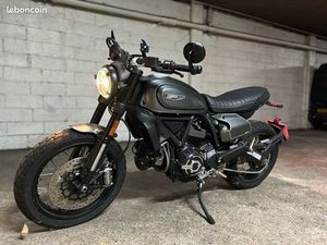 VENDS DUCATI SCRAMBLER 800 « NIGHSHIFT » NEUF