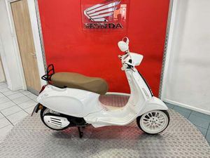 USED PIAGGIO VESPA 125 JUSTIN BIEBER FOR SALE IN SURREY