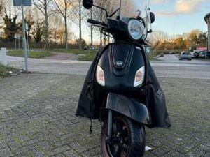 SYM FIDDLE 3 2018 - NETTE SCOOTER INCLUSIEF TOEBEHOREN — SCOOTERS | SYM — MARKTPLAATS