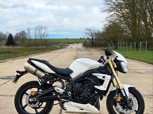 TRIUMPH STREET TRIPLE 675 - DOUBLE SORTIES ARROW