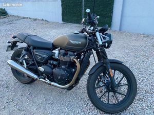 TRIUMPH STREET TWIN 900 AVEC OPTIONS ET FAIBLE KM