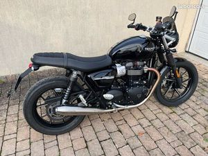 TRIUMPH STREET TWIN 900