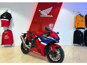 HONDA CBR 1000RR-R FIREBLADE - TRANSPORT - 6 LAT GWARANCJI BENZYNA 218KM