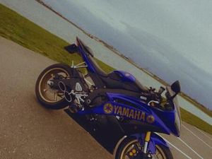 ② YAMAHA R6