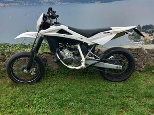 VENDO HUSQVARNA SMS 125 4 (2010 - 12) USATA A RHO (CODICE 9879203) - MOTO.IT