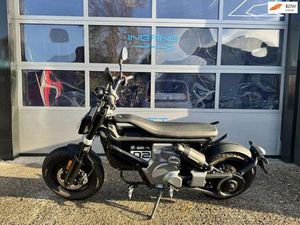 BMW CE 02 BROMSCOOTER 2200KM NIEUWSTAAT!!! ZWART