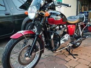 TRIUMPH BONNEVILLE T100