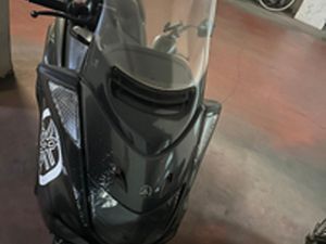 YAMAHA MAJESTY 250 YP CON TESTATA DA RIFARE