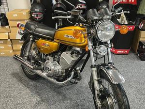 1976 SUZUKI GT250 250 CC TWO STROKE TWIN GOLD CLASSIC MOTORCYCLE