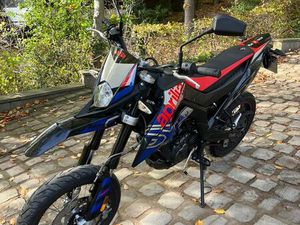 APRILIA SX 125, SEHR GEPFLEGT, EZ 2022, NUR RUND 11.600 KM