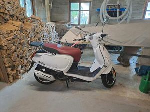 NEW LIKE KYMCO PERLWEIß ROLLER