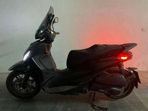 PIAGGIO BEVERLY 300 NERO