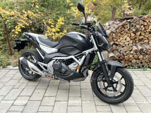 RENDSZERESEN SZERVIZELT / KEVÉS KM!