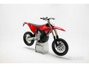 NEW STARK VARG SM MOTARD 100% ELETTRICA