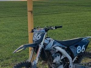 SUZUKI RMZ 450 – TOP GEPFLEGT, VIEL ZUBEHÖR, SOFORT STARTKLAR!