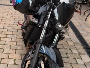 SUZUKI GSR 600 ABS SCHWARZ AKRAPOVIC TÜV NEU