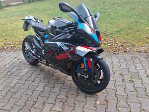 BMW M1000RR