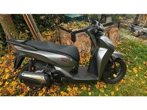 HONDA SH 300I BJ 2018, TÜV, UNFALLFREI, ZUBEHÖR