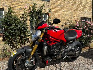 DUCATI MONSTER 1200S