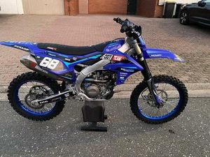 ② YAMAHA YZF 250 2024 37UUR!