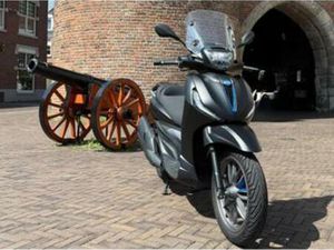 PIAGGIO BEVERLY S 400 M-ZWART DEMO 3KM GARANTIE TM 27-05-29 — MOTOREN | PIAGGIO — MARKTPLAATS