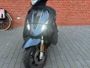 PIAGGIO FLY 4T 2018 BROM 8000KM — SCOOTERS | PIAGGIO — MARKTPLAATS