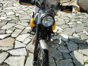 ROYAL ENFIELD HIMALAYAN SCRAM 411 . CF MOTO 450