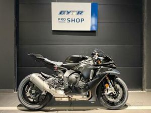 YAMAHA YZF R1 - 2025 PISTA