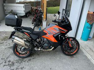 KTM 1290 SUPER ADVENTURE S MIT KOFFERSET, AKRAPOVIC UVM.