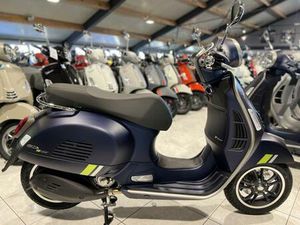 ② VESPA GTS SUPER TECH 300