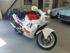 ② HONDA CBR 600F