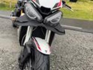 TRIUMPH STREET TRIPLE 660S